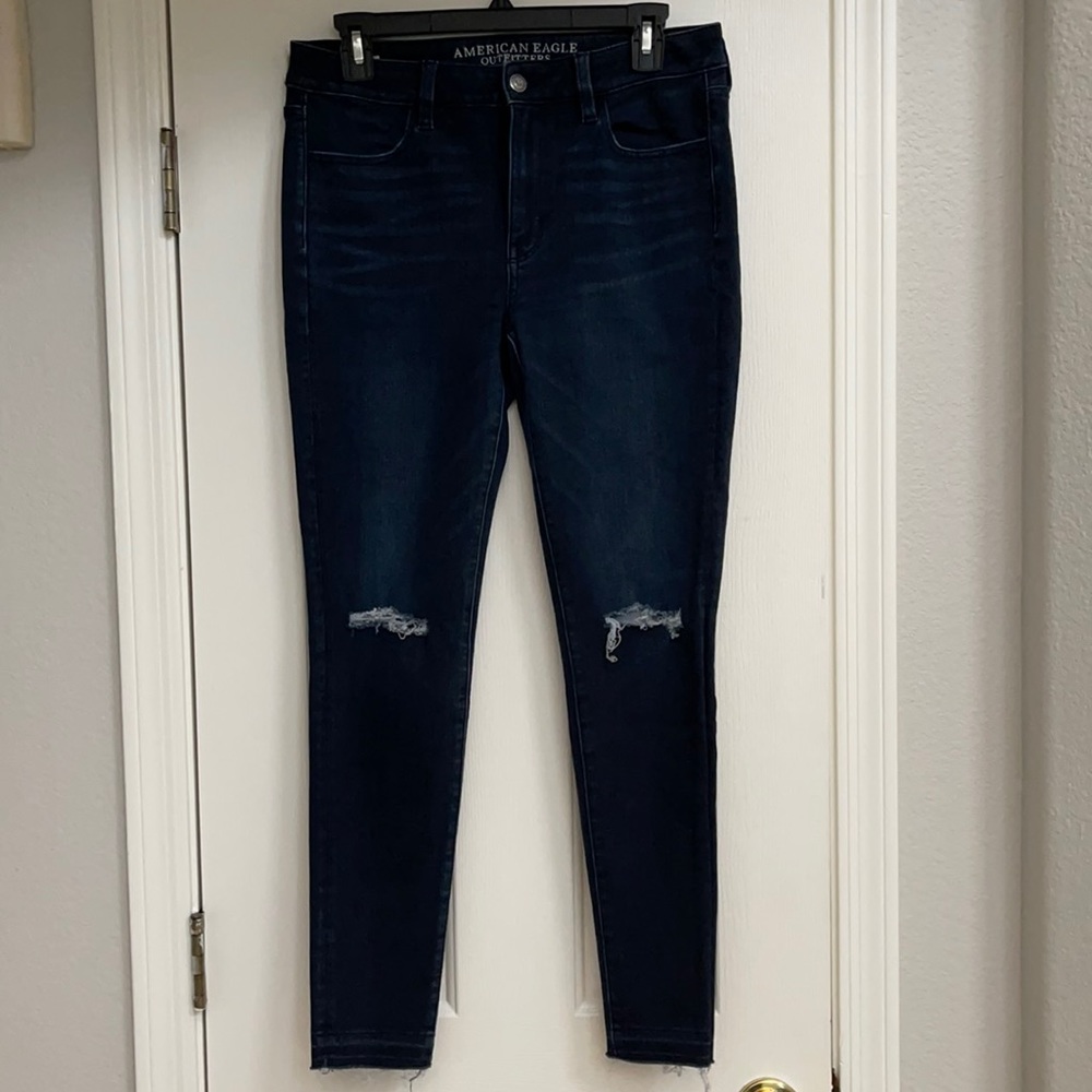 Skinny jeans, high-rise